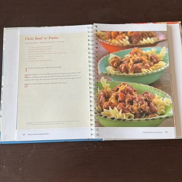 Betty Crocker Quick Fixes Cookbook Spiral Binding Hard Cover - Picture 5 of 5